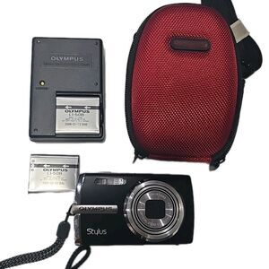 Olympus Stylus 1010 Camera 10.1 Megapixel Tested & Works Battery Charger Case